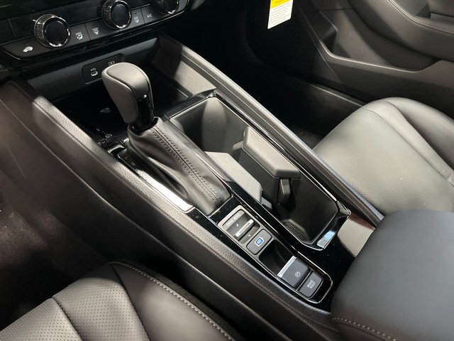 Honda Accord Hybrid Vehicle Full-screen Gallery Image 18
