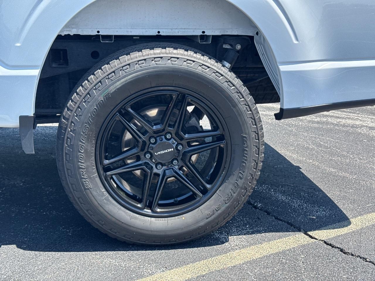 Ford F-150 Vehicle Full-screen Gallery Image 08