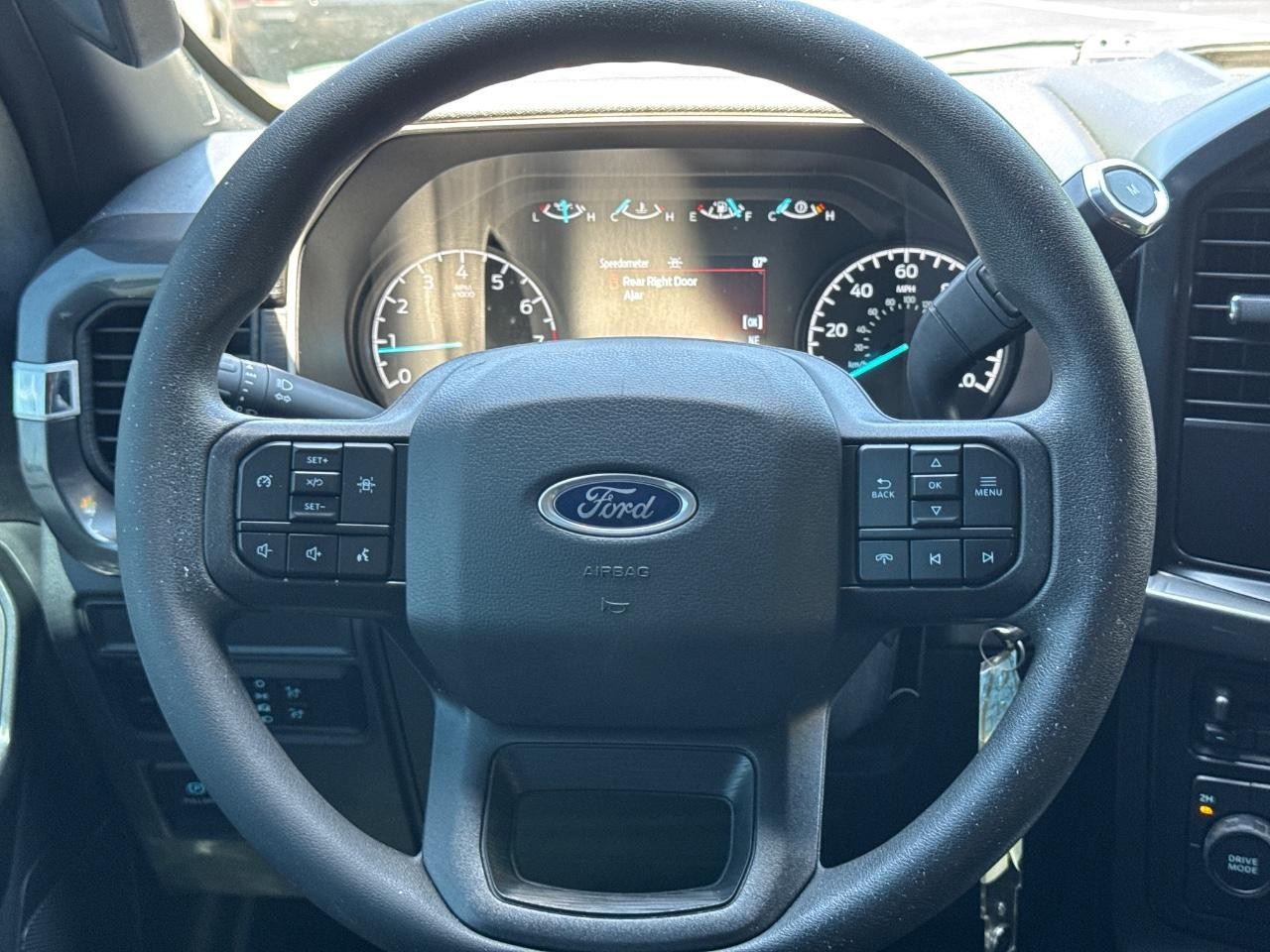 Ford F-150 Vehicle Full-screen Gallery Image 13
