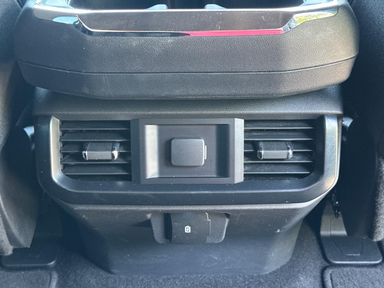 Ford F-150 Vehicle Full-screen Gallery Image 16
