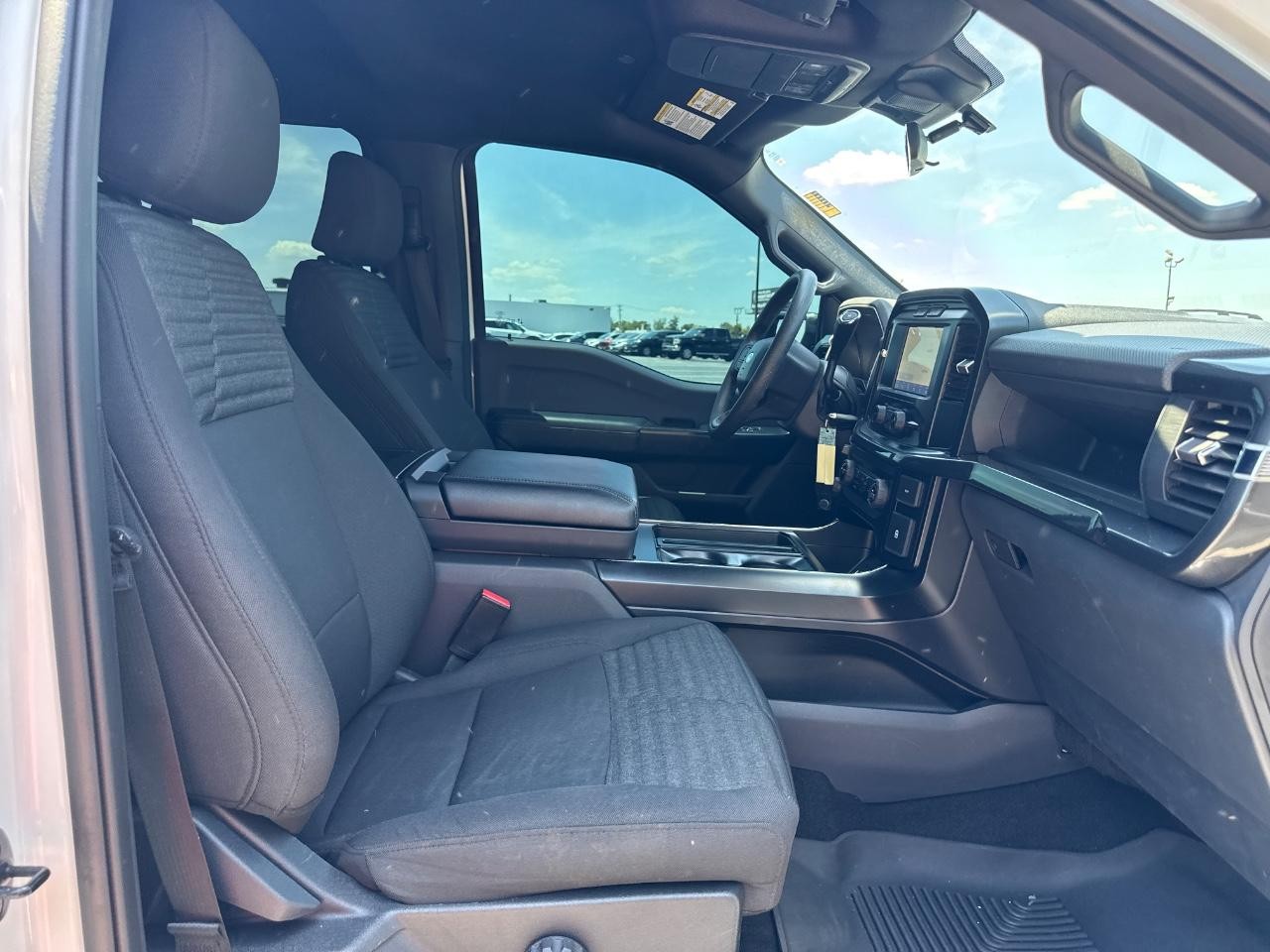 Ford F-150 Vehicle Full-screen Gallery Image 17