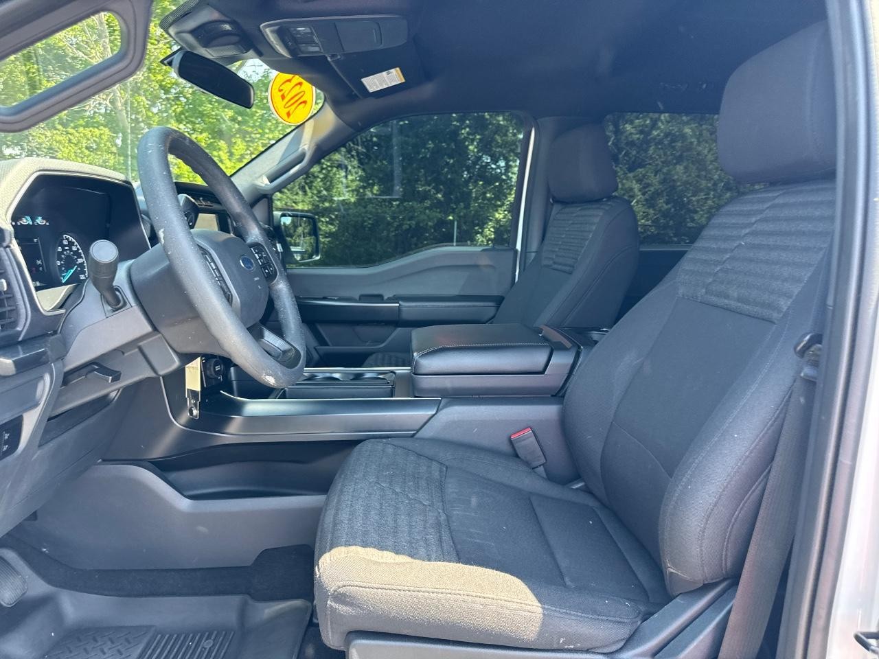 Ford F-150 Vehicle Full-screen Gallery Image 18
