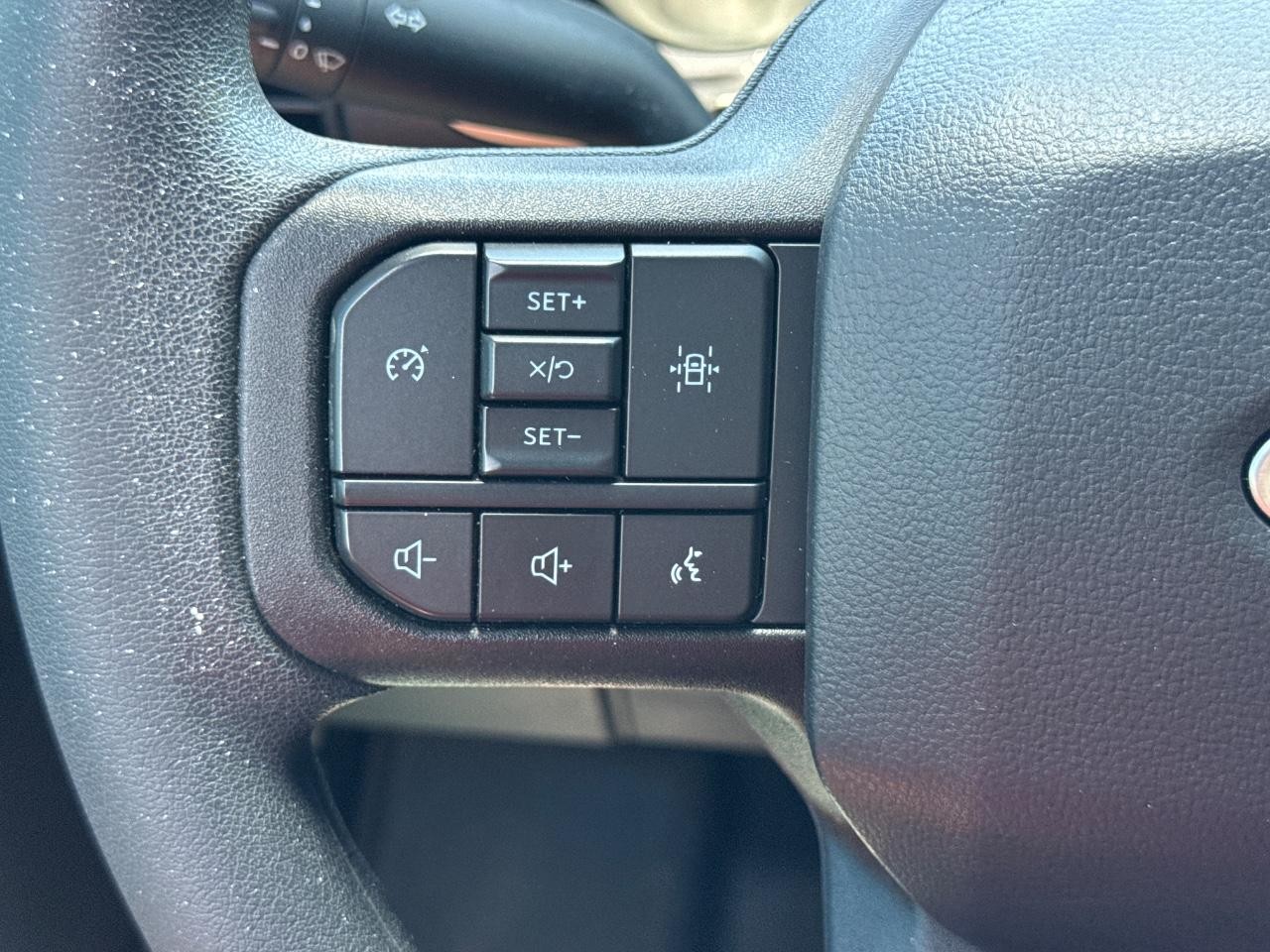Ford F-150 Vehicle Full-screen Gallery Image 20
