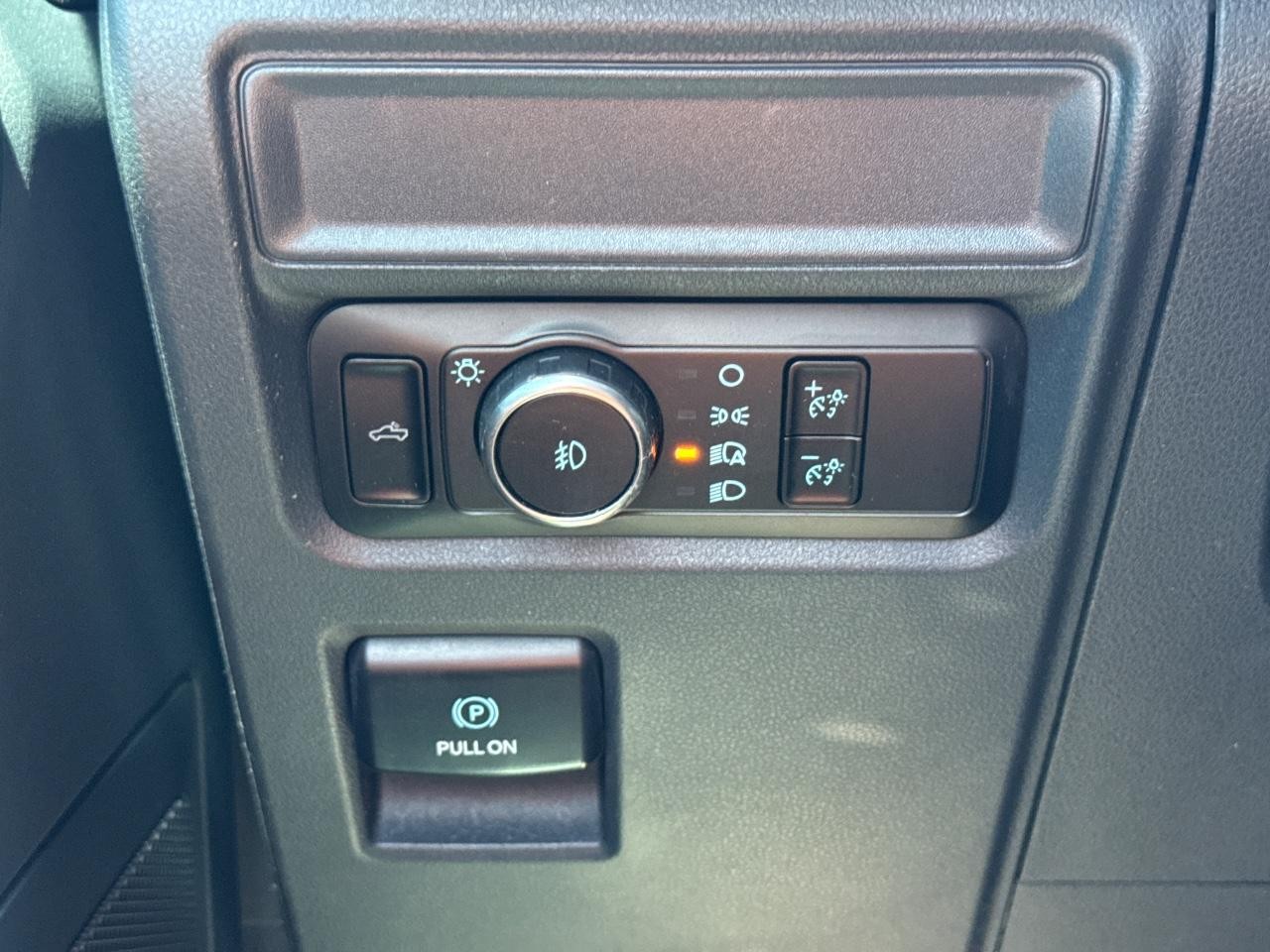 Ford F-150 Vehicle Full-screen Gallery Image 22