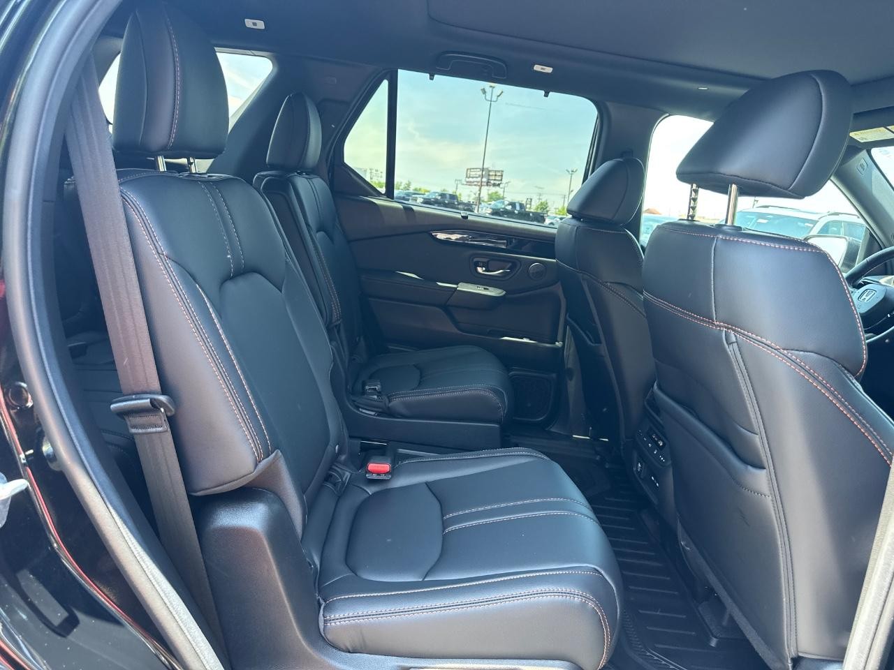 Honda Pilot Vehicle Full-screen Gallery Image 11