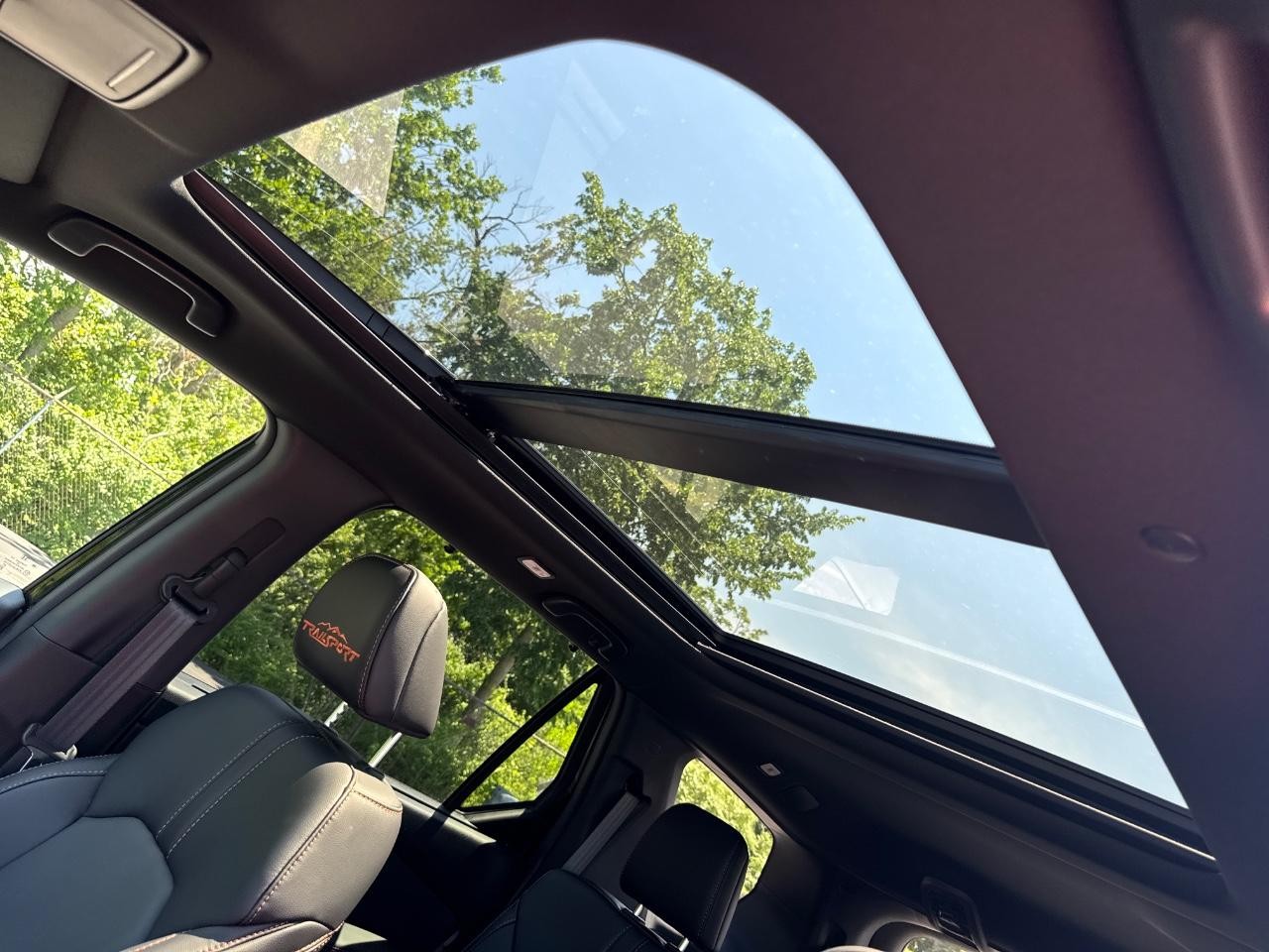 Honda Pilot Vehicle Full-screen Gallery Image 21