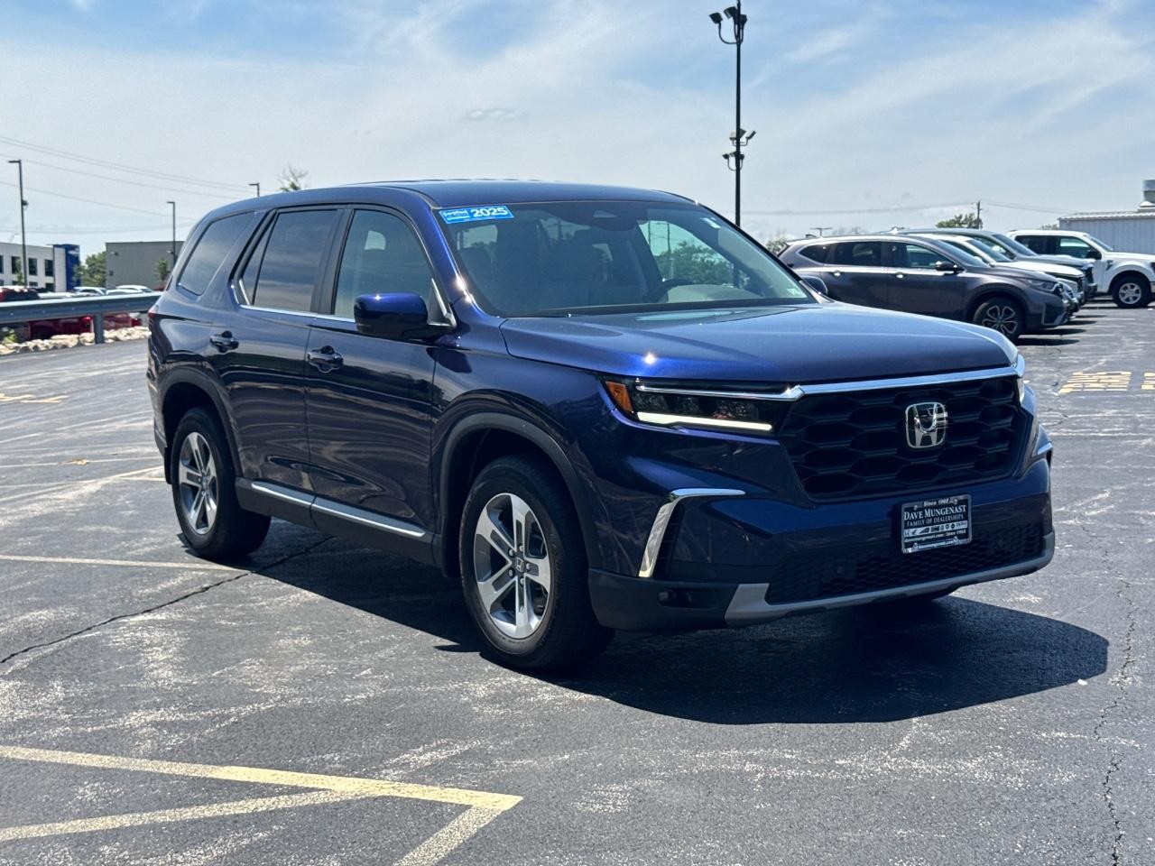 Honda Pilot Vehicle Full-screen Gallery Image 02