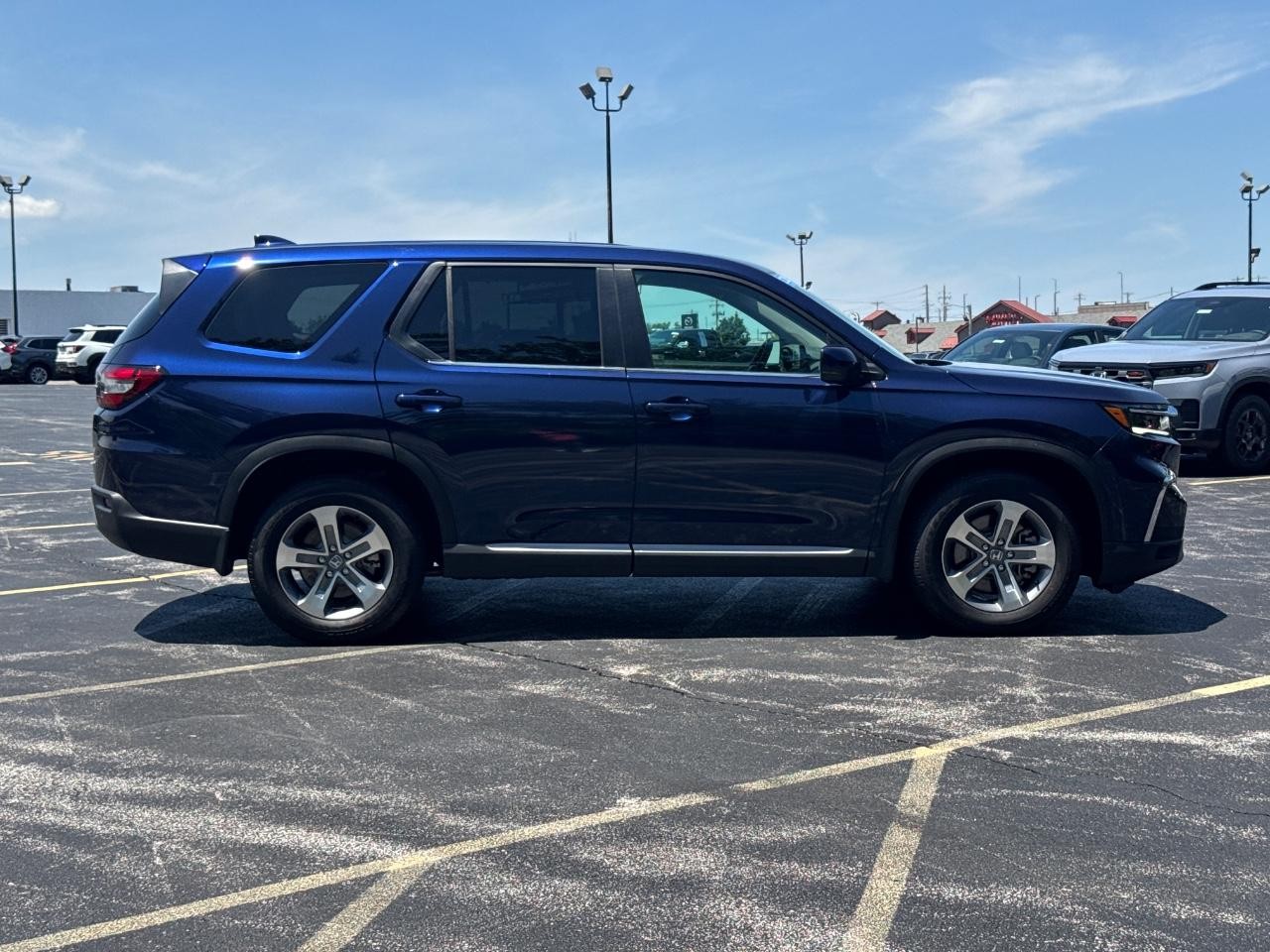 Honda Pilot Vehicle Full-screen Gallery Image 03