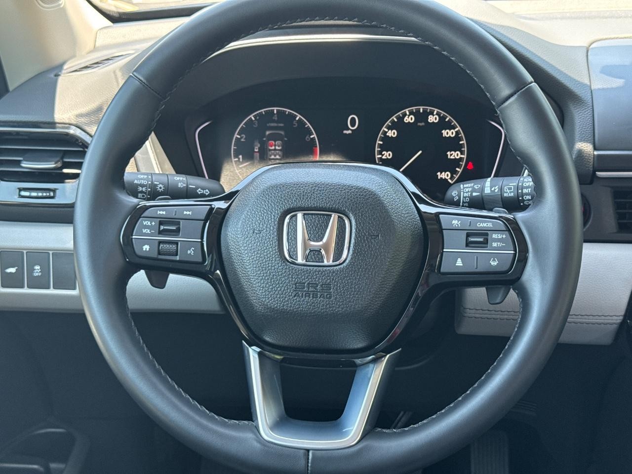 Honda Pilot Vehicle Full-screen Gallery Image 14