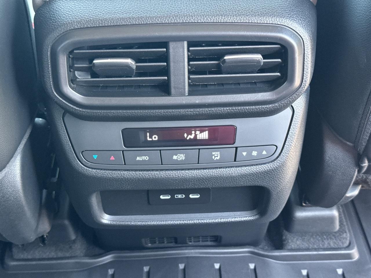 Honda Pilot Vehicle Full-screen Gallery Image 18