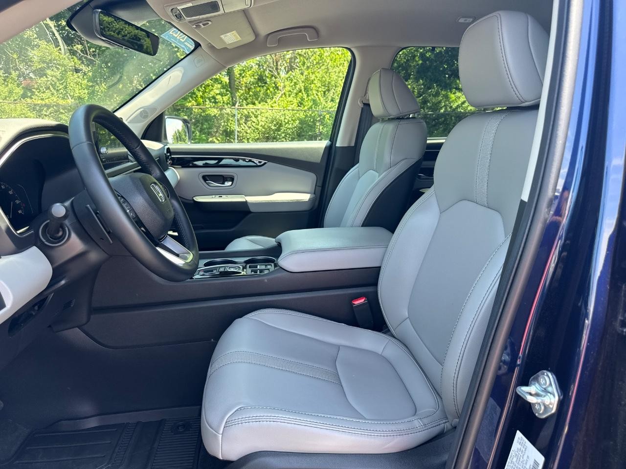 Honda Pilot Vehicle Full-screen Gallery Image 20