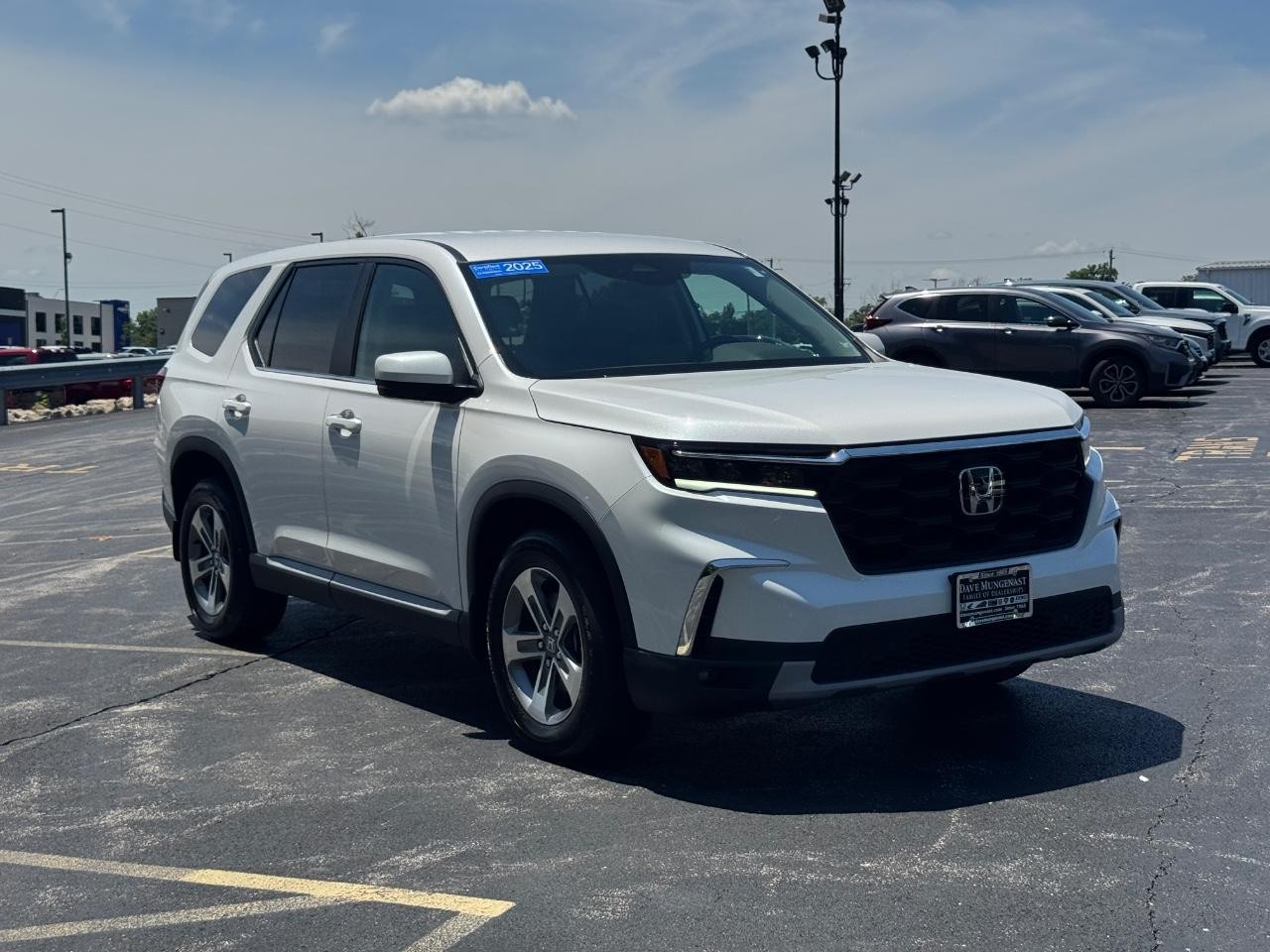 Honda Pilot Vehicle Full-screen Gallery Image 02
