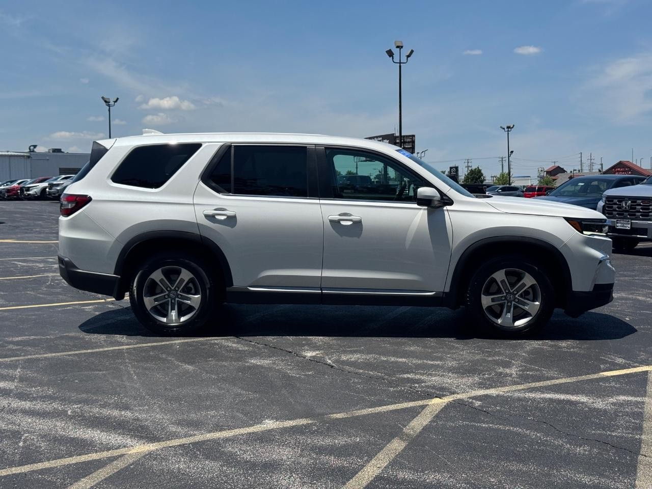 Honda Pilot Vehicle Full-screen Gallery Image 03