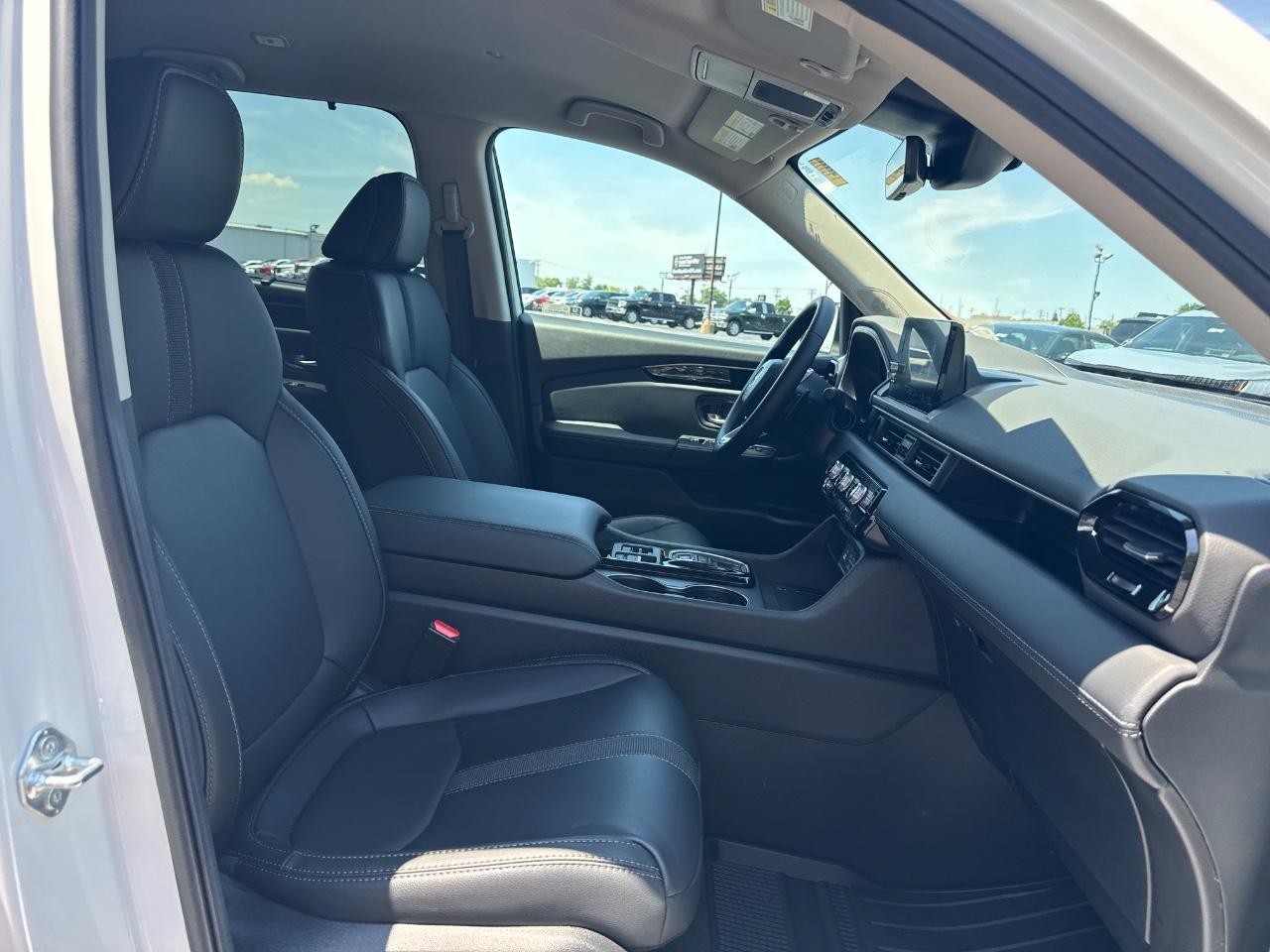 Honda Pilot Vehicle Full-screen Gallery Image 19