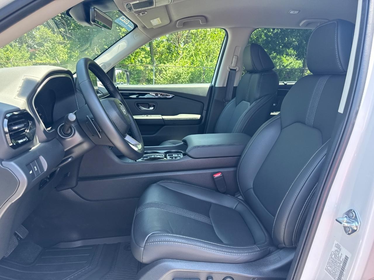 Honda Pilot Vehicle Full-screen Gallery Image 20