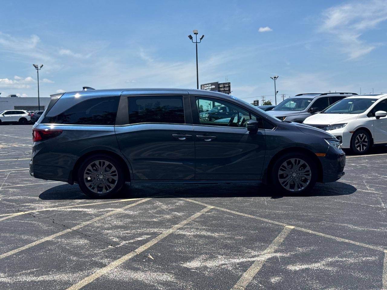 Honda Odyssey Vehicle Full-screen Gallery Image 03