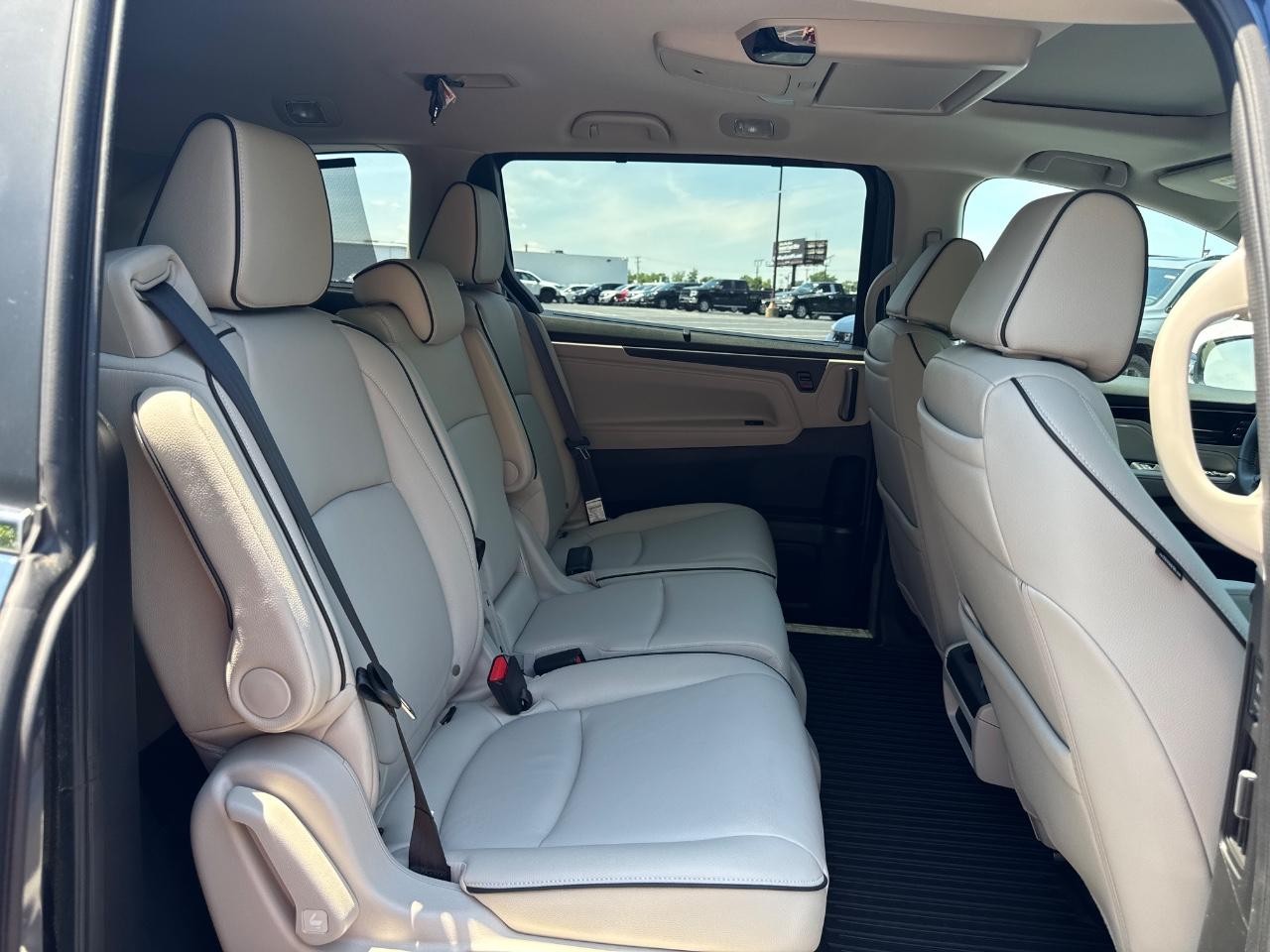 Honda Odyssey Vehicle Full-screen Gallery Image 11