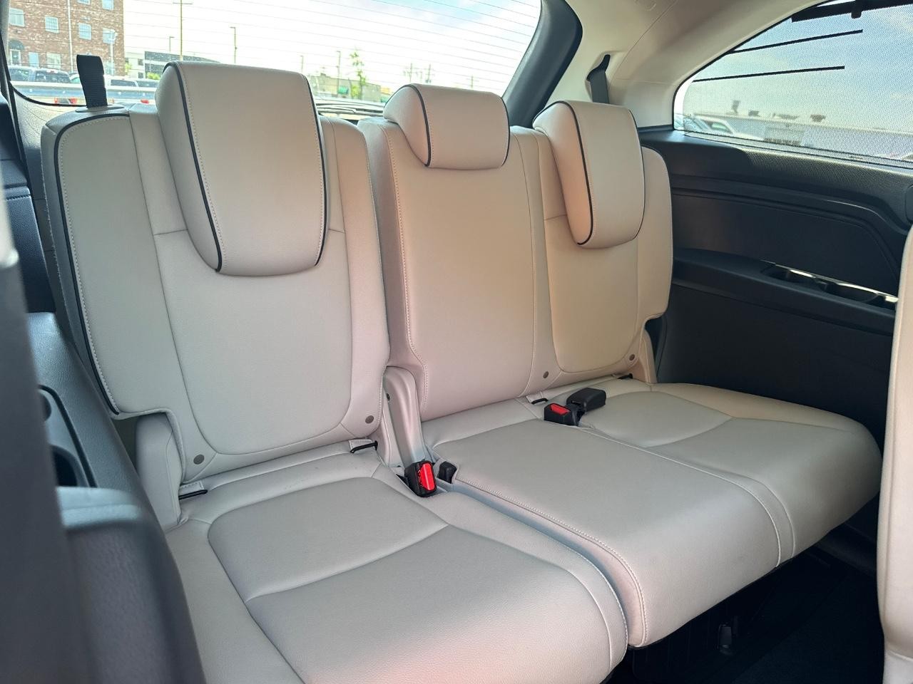 Honda Odyssey Vehicle Full-screen Gallery Image 12