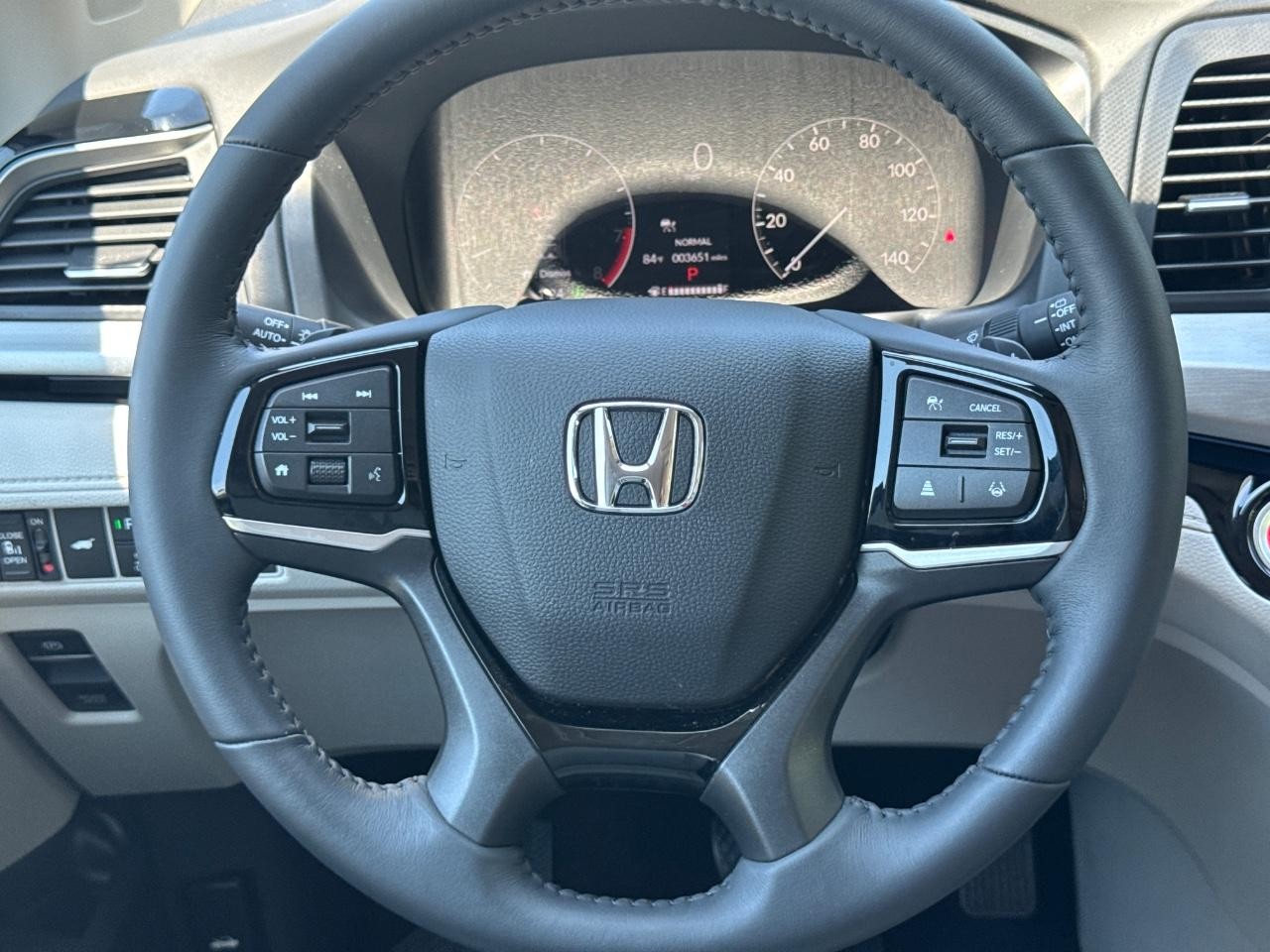 Honda Odyssey Vehicle Full-screen Gallery Image 14