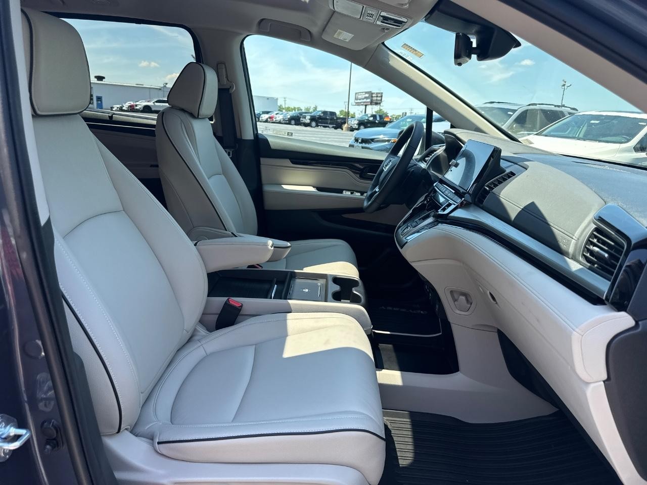 Honda Odyssey Vehicle Full-screen Gallery Image 19