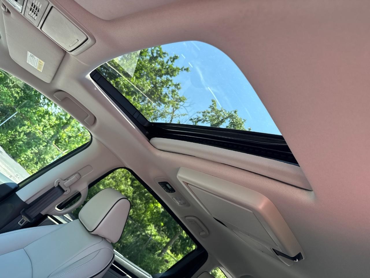Honda Odyssey Vehicle Full-screen Gallery Image 21