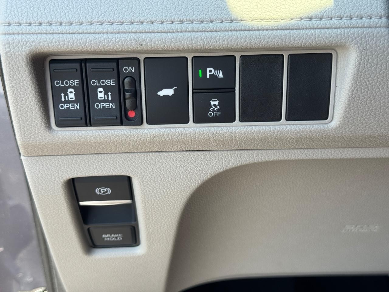 Honda Odyssey Vehicle Full-screen Gallery Image 25