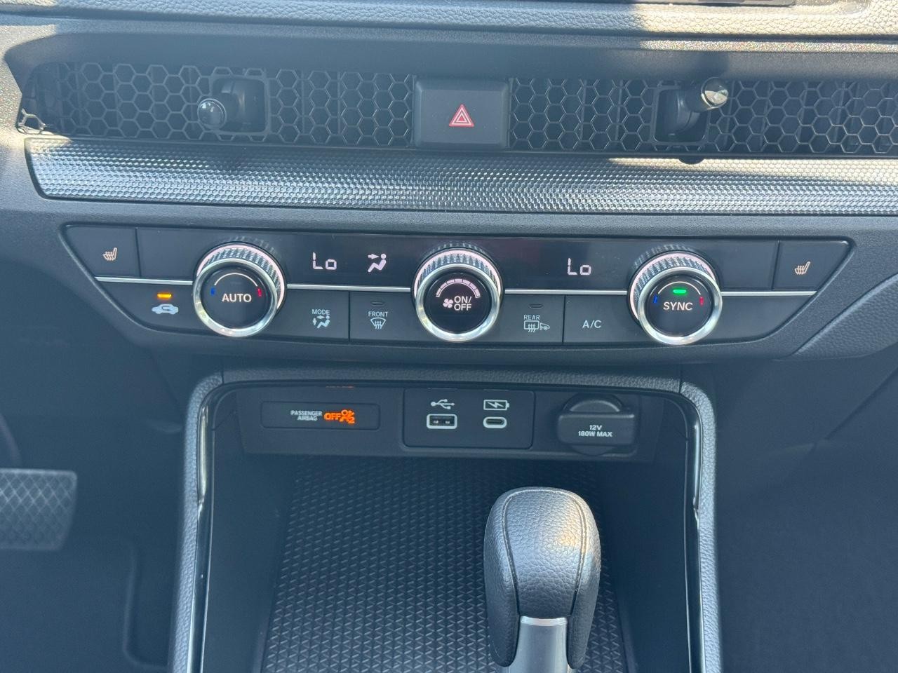 Honda CR-V Vehicle Full-screen Gallery Image 15