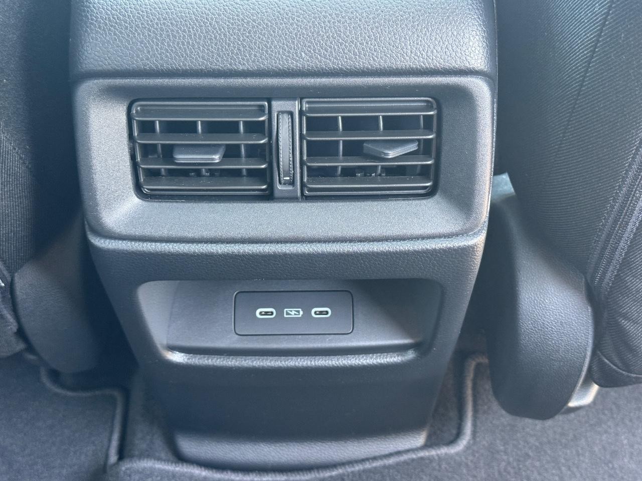 Honda CR-V Vehicle Full-screen Gallery Image 17