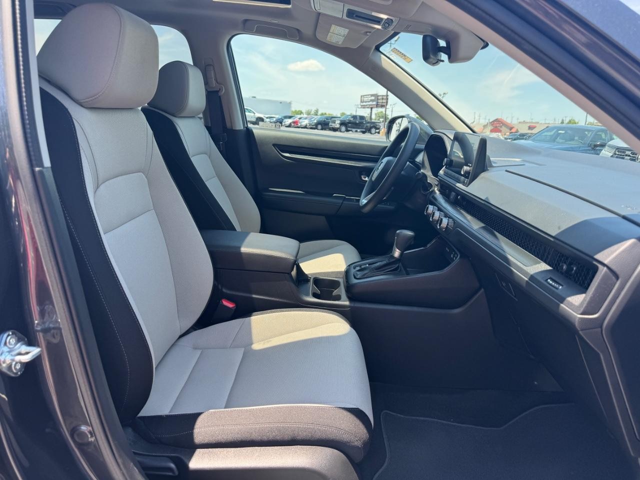 Honda CR-V Vehicle Full-screen Gallery Image 18