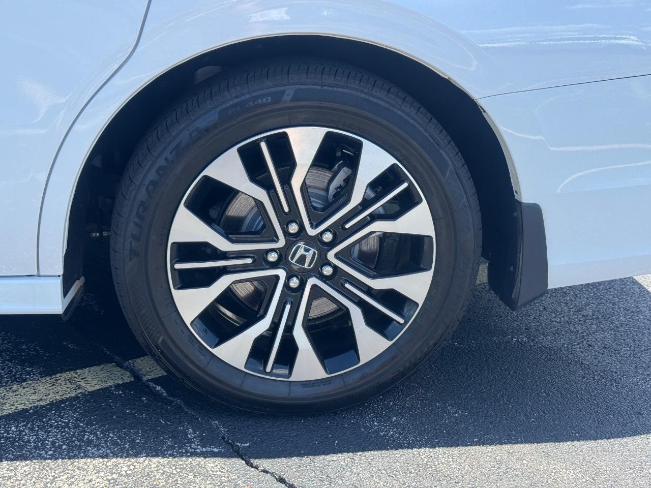 Honda Odyssey Vehicle Full-screen Gallery Image 08