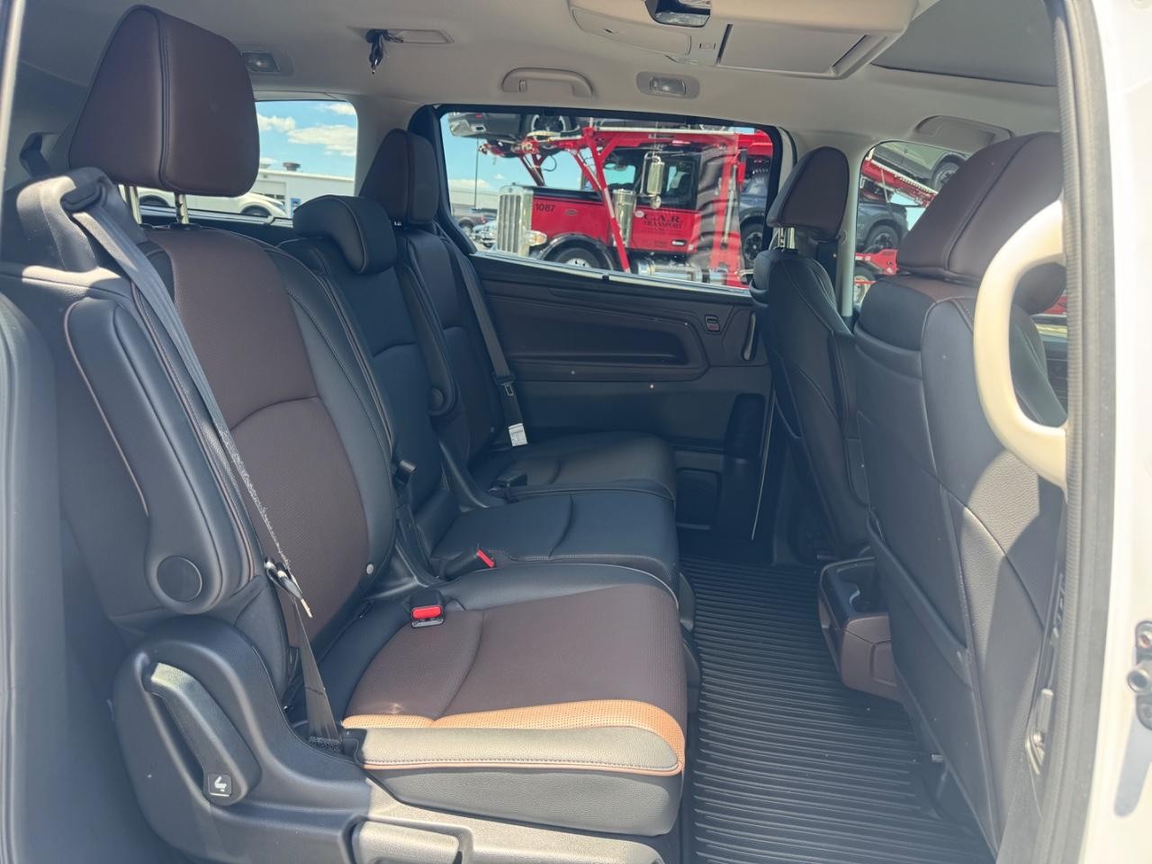 Honda Odyssey Vehicle Full-screen Gallery Image 11
