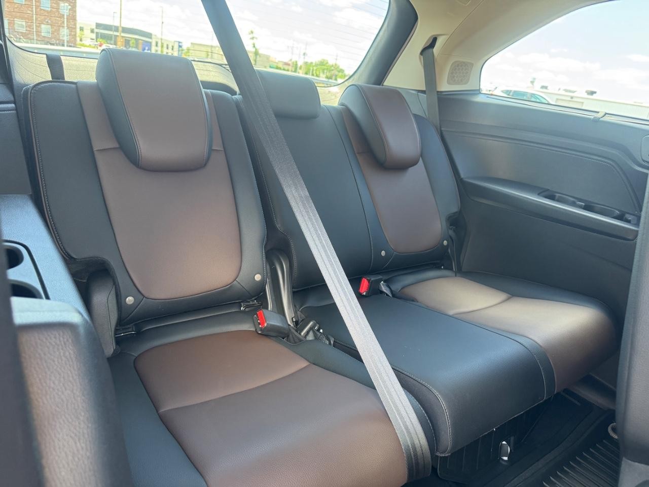 Honda Odyssey Vehicle Full-screen Gallery Image 12