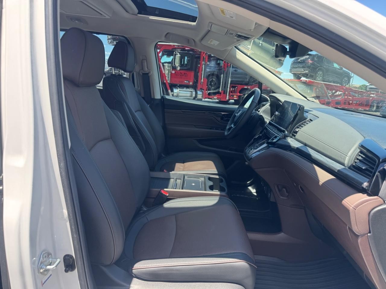 Honda Odyssey Vehicle Full-screen Gallery Image 19