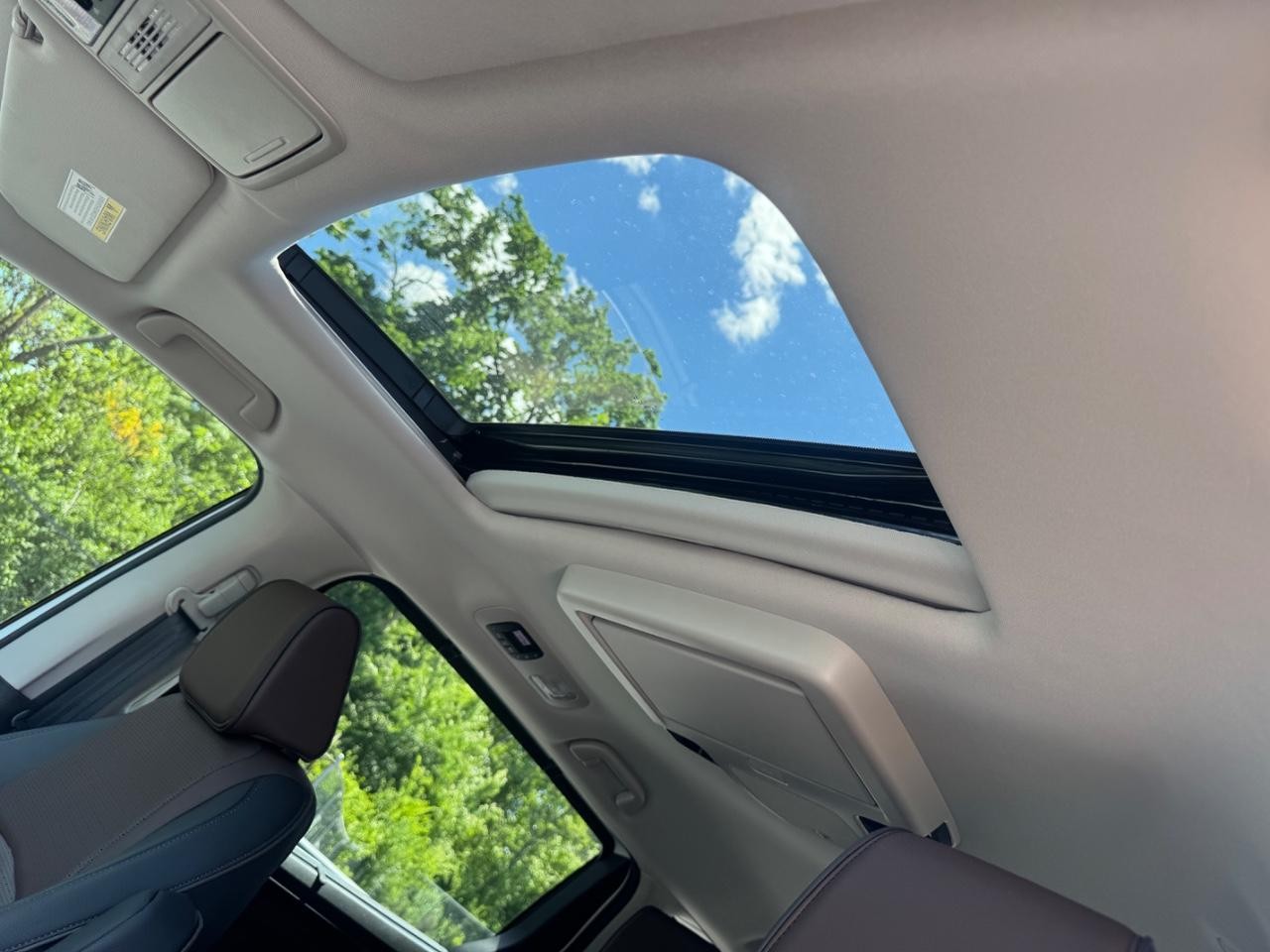 Honda Odyssey Vehicle Full-screen Gallery Image 21