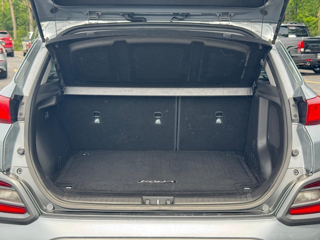 Hyundai Kona Vehicle Full-screen Gallery Image 05