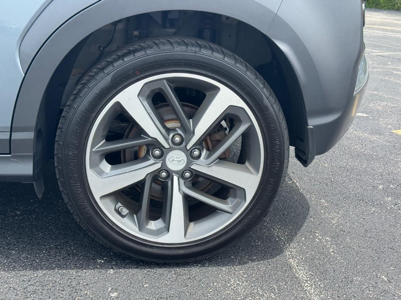 Hyundai Kona Vehicle Full-screen Gallery Image 08