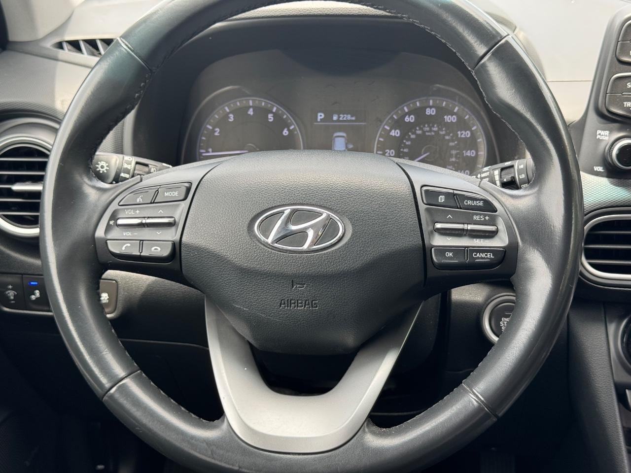 Hyundai Kona Vehicle Full-screen Gallery Image 13