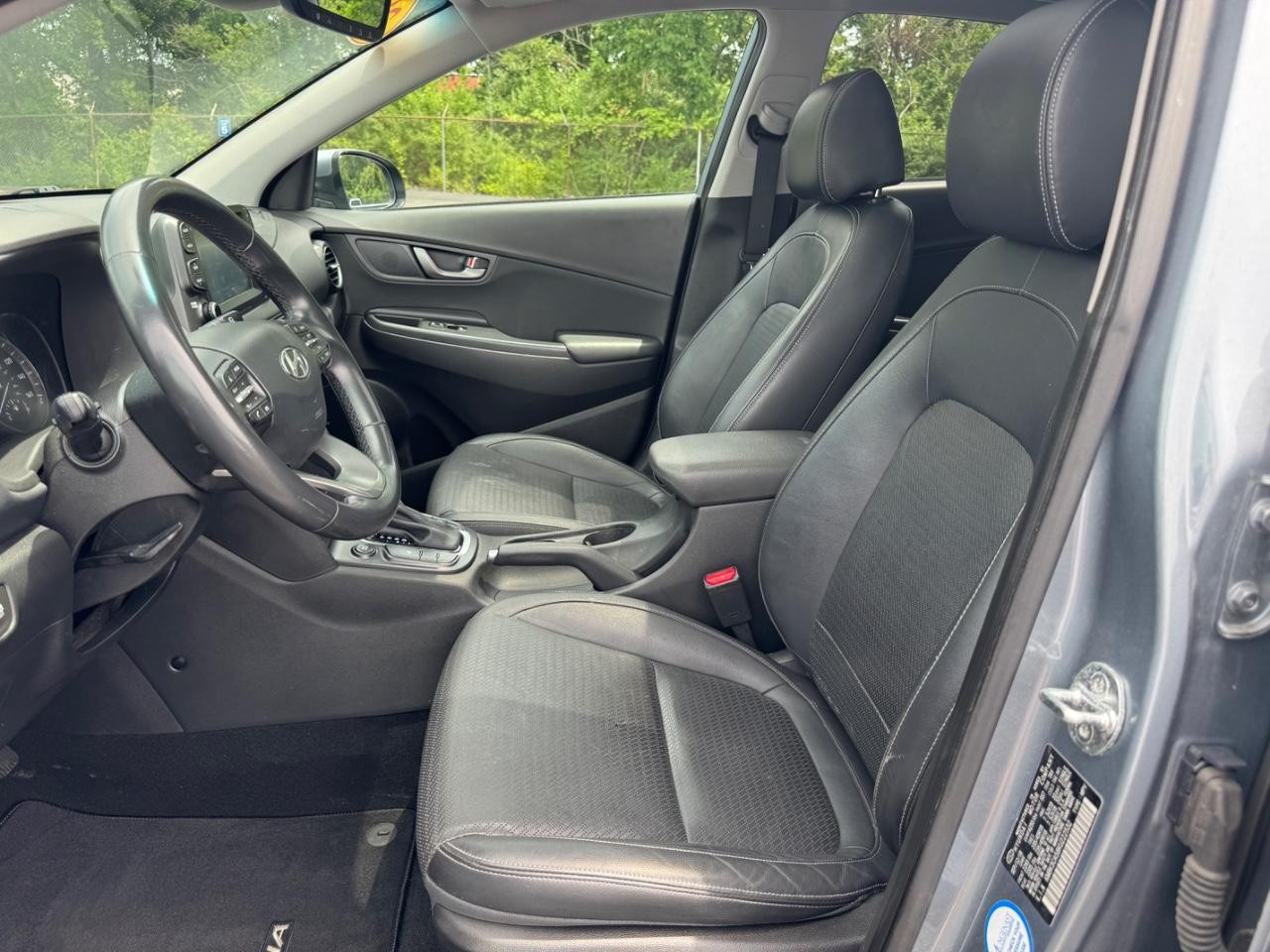 Hyundai Kona Vehicle Full-screen Gallery Image 18