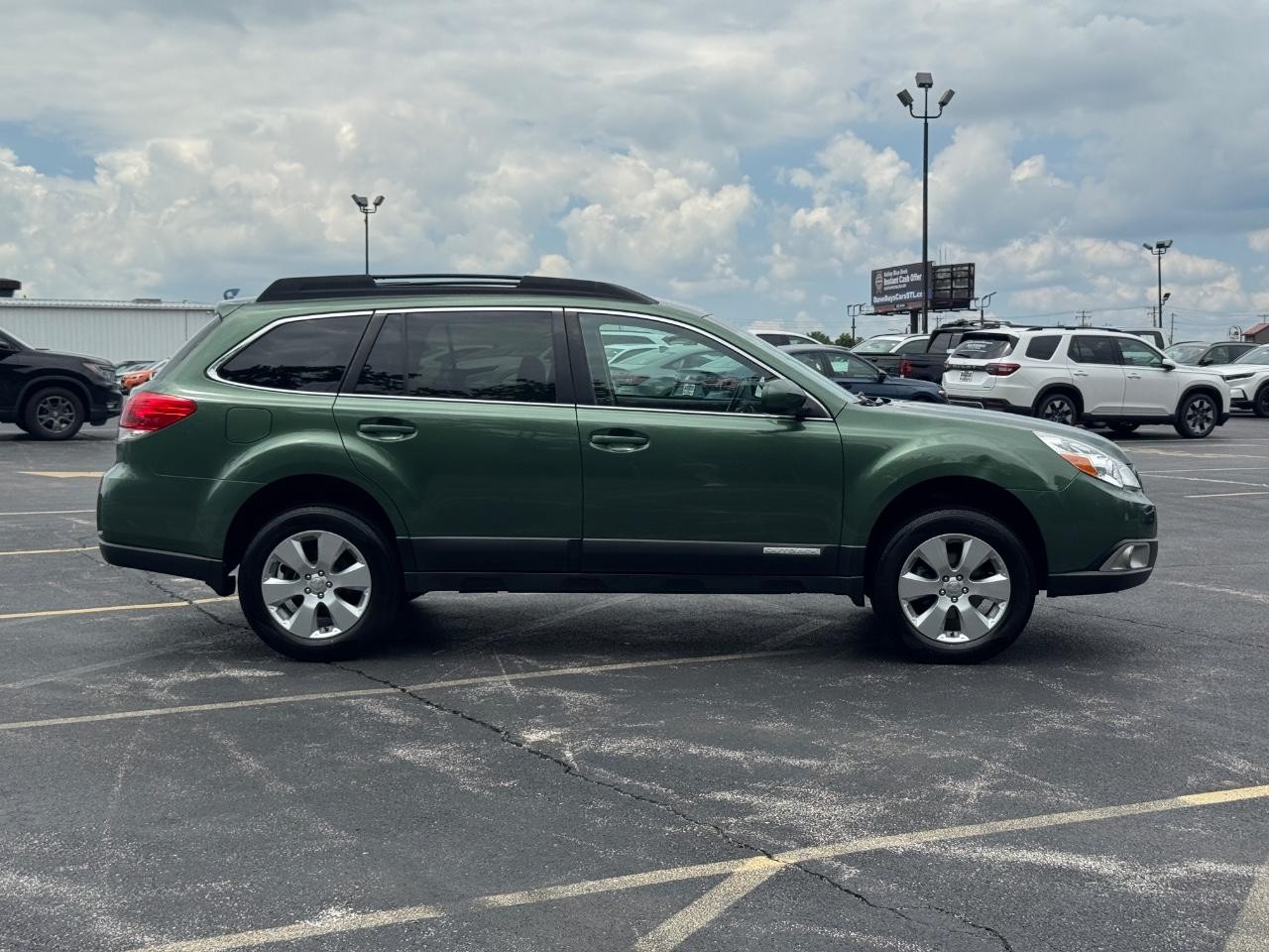 Subaru Outback Vehicle Full-screen Gallery Image 03