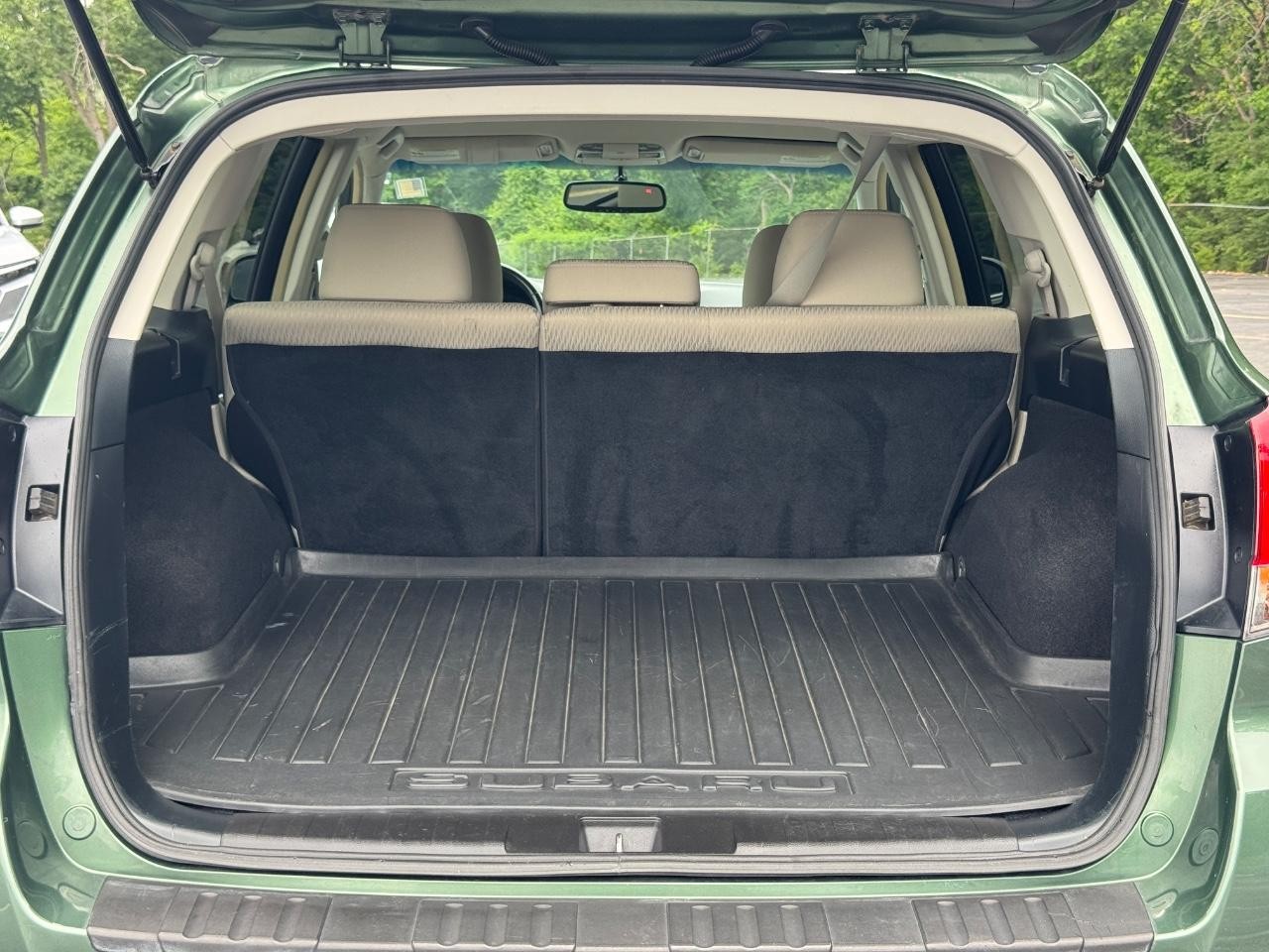 Subaru Outback Vehicle Full-screen Gallery Image 05