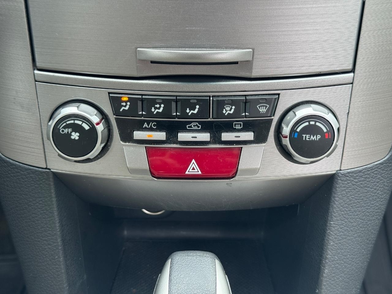 Subaru Outback Vehicle Full-screen Gallery Image 15