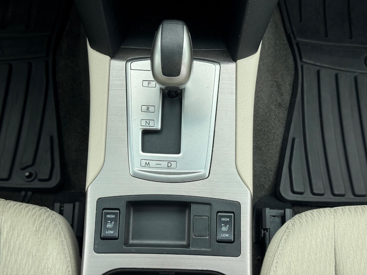 Subaru Outback Vehicle Full-screen Gallery Image 16