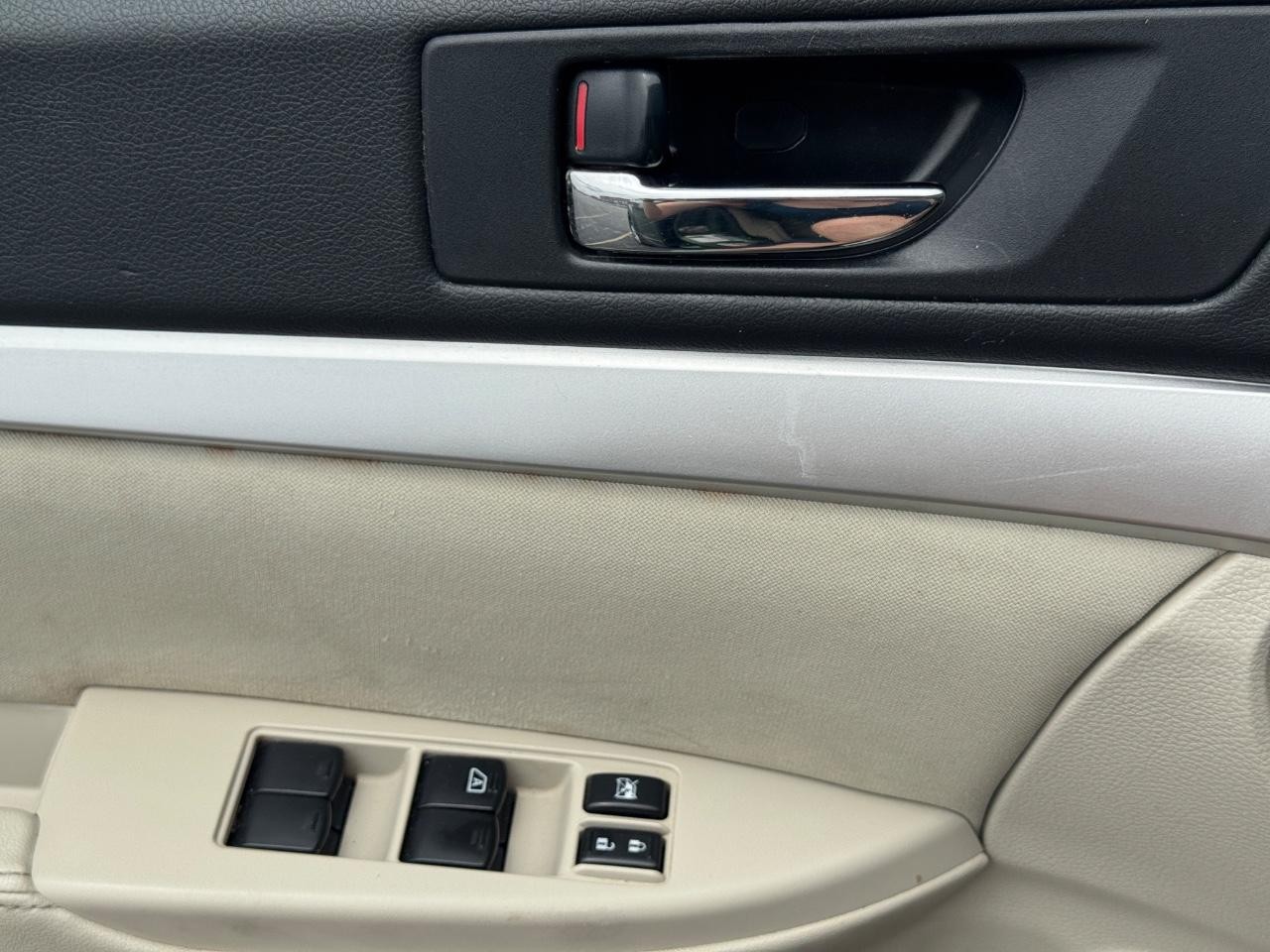 Subaru Outback Vehicle Full-screen Gallery Image 23