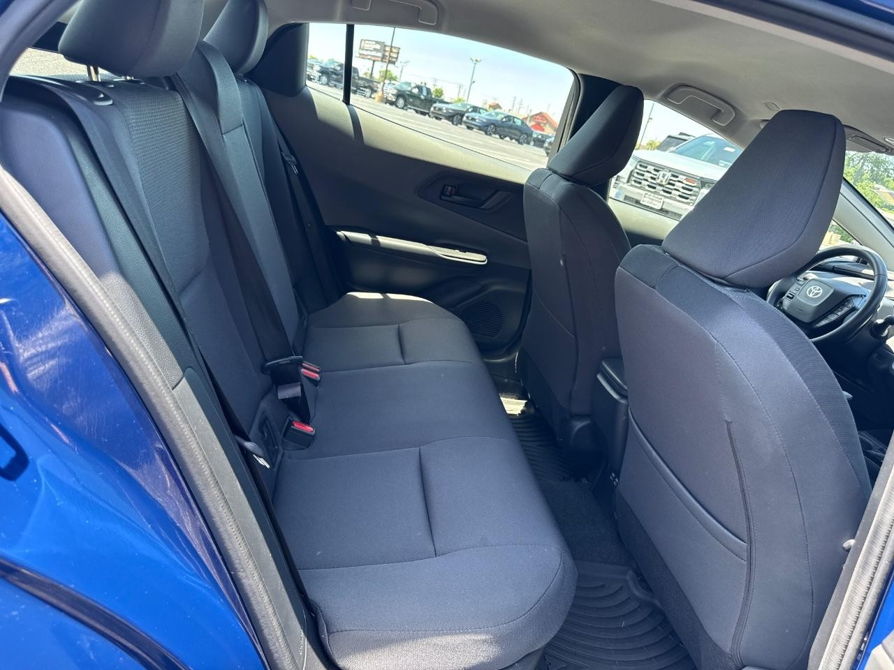 Toyota Prius Vehicle Full-screen Gallery Image 11