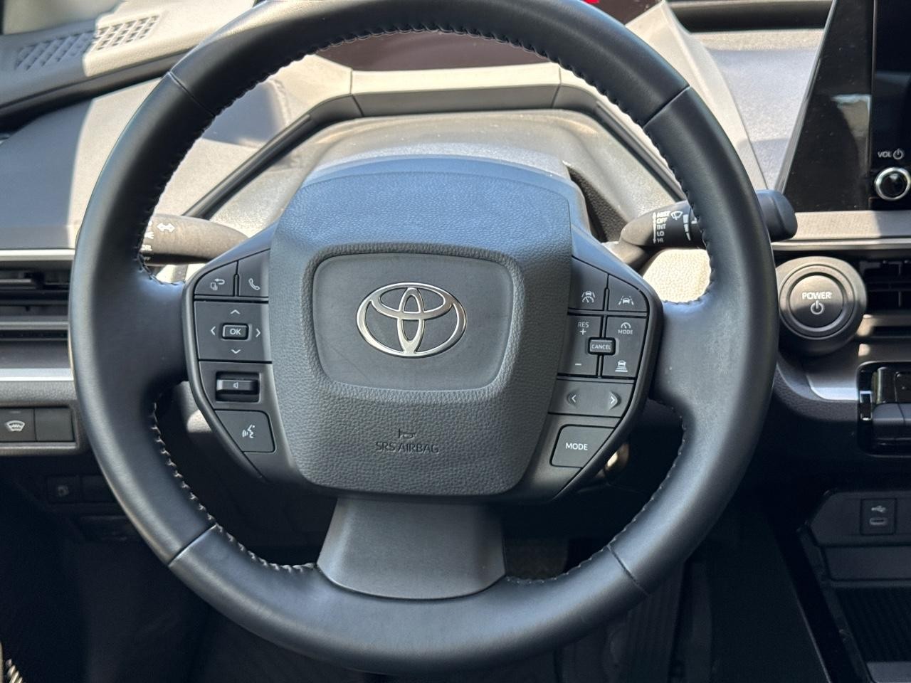 Toyota Prius Vehicle Full-screen Gallery Image 13
