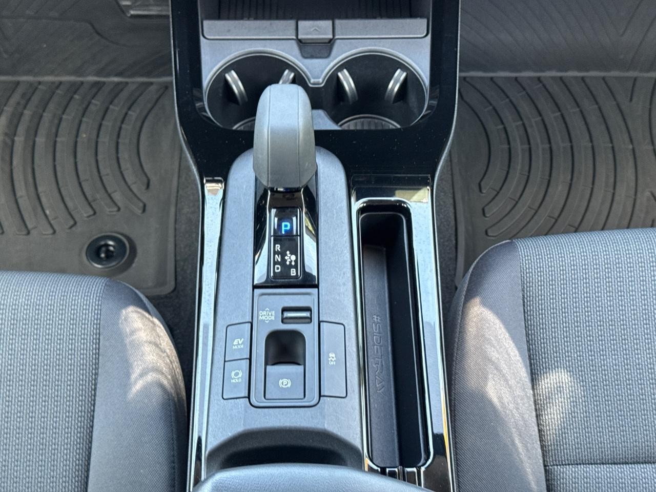 Toyota Prius Vehicle Full-screen Gallery Image 16