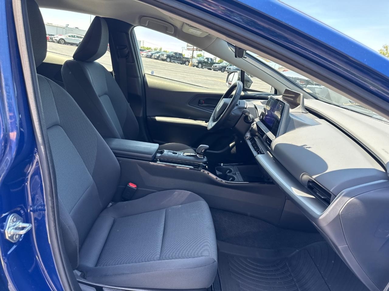 Toyota Prius Vehicle Full-screen Gallery Image 17