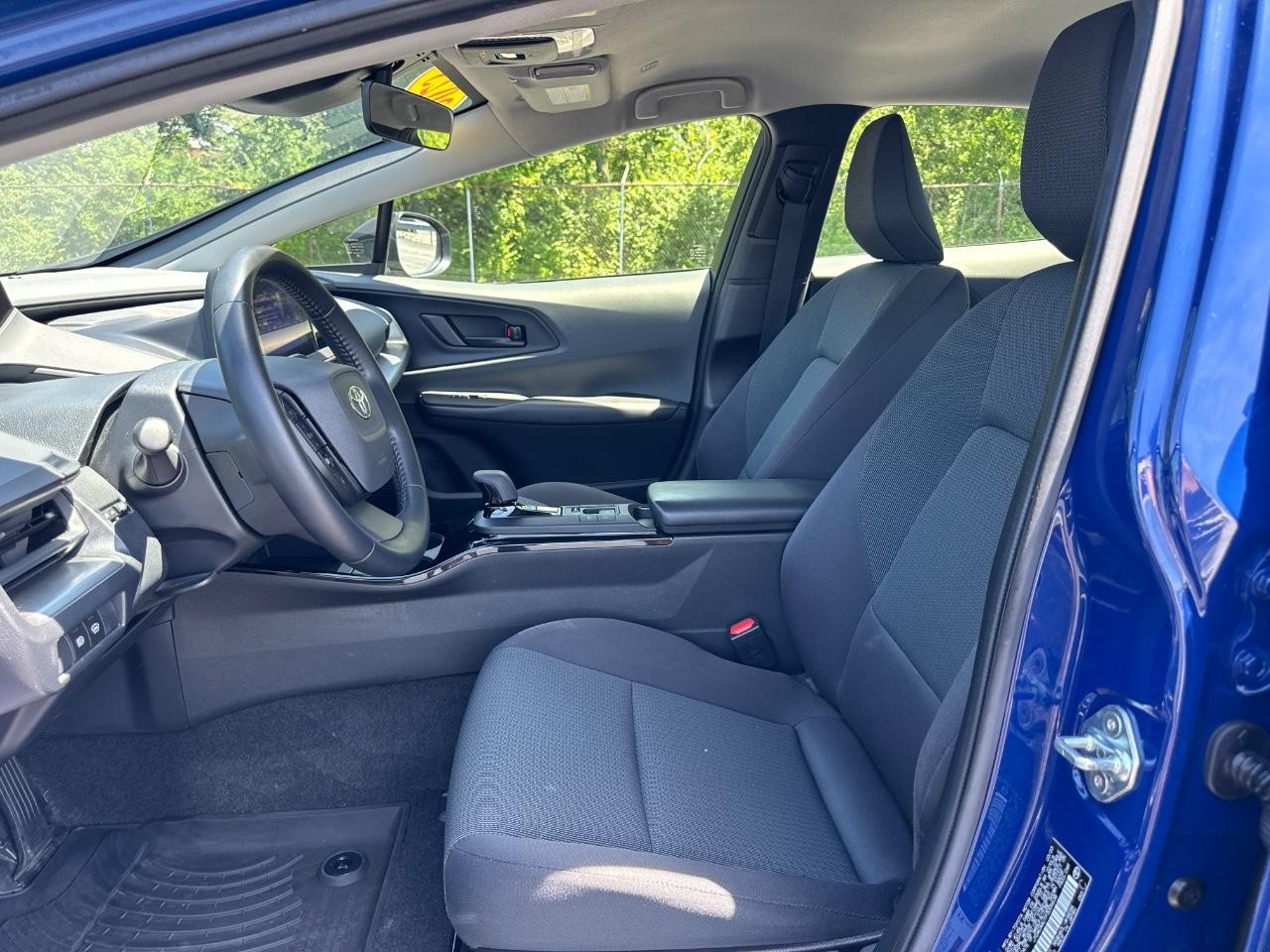 Toyota Prius Vehicle Full-screen Gallery Image 18