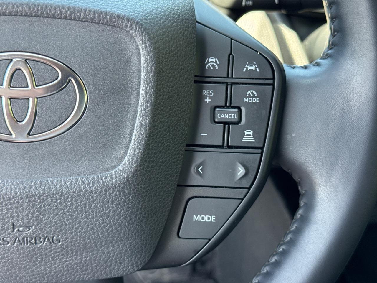 Toyota Prius Vehicle Full-screen Gallery Image 21