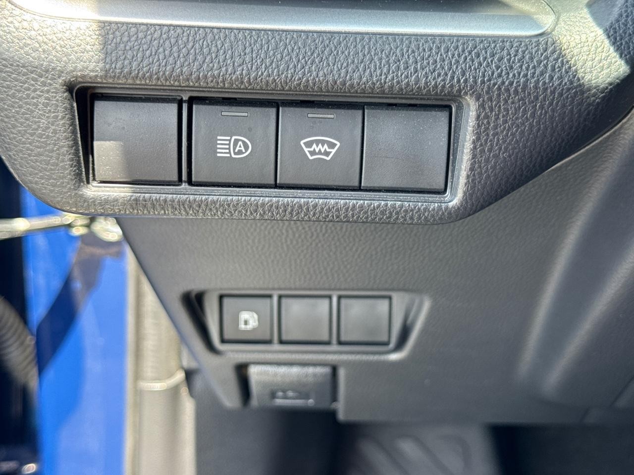 Toyota Prius Vehicle Full-screen Gallery Image 22